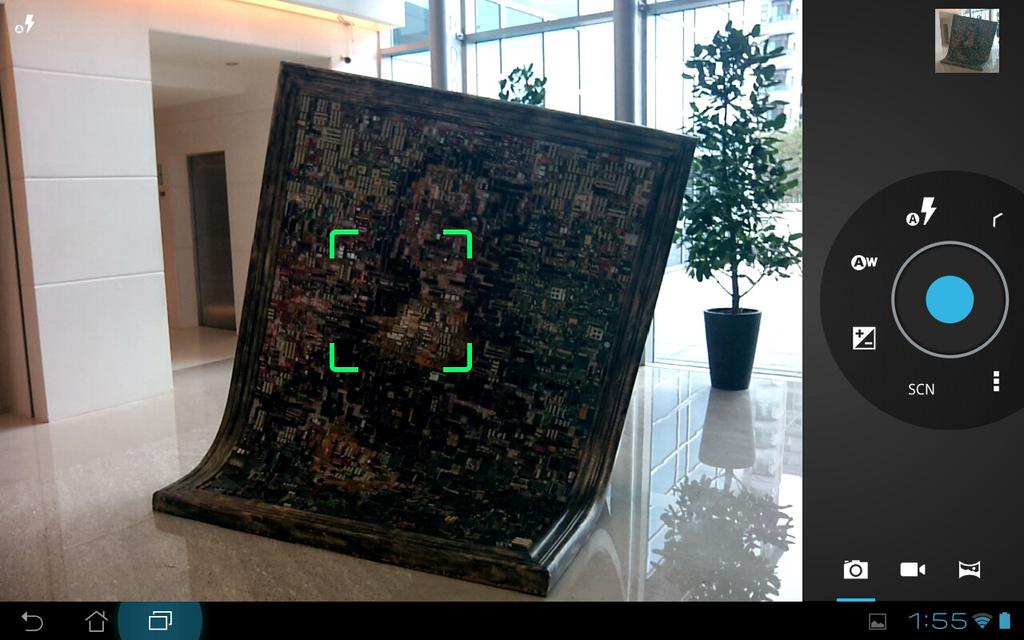 Kamera Klicka på Kamera på Apps för att ta bilder, spela in videos och skapa panoramabilder. Du kan ta bilder och spela in videos med kameran på framsidan eller kameran på baksidan.