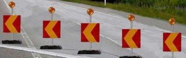 40 (88) 7 BESTÄMMELSER FÖR LYKTOR VID VÄGARBETE 7.1 Allmänt Bestämmelser om lyktor finns i Vägmärkesförordningen i kapitlet Signaler för påkallande av särskild försiktighet.