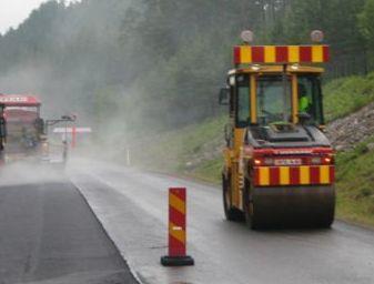 70 (88) 9.4.5 Övriga fordon Vid vägarbeten förekommer även fordon som klassas som motorredskap, till exempel vägvältar, fräsar, klistermopeder och läggare.