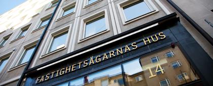 genom bland annat Miljöbyggnad, GreenBuilding, BREEAM och LEED.