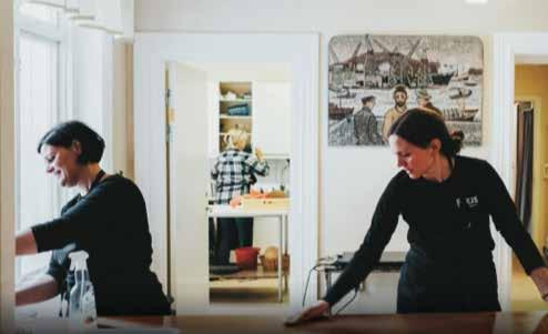 INSAMLING OCH KOMMUNIKATION 17 miljoner tack! Varenda insamlad krona värmer. Under 2017 samlade vi in 17 miljoner kronor - en ökning med en miljon jämfört med 2016.