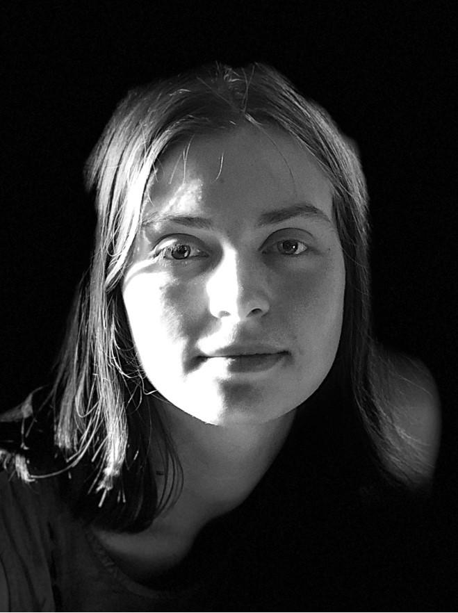 idag. 1994 fick hon sin dotter Anouk de Vries som har ärvt sin mors kreativitet och intresse för skapandets skrå.