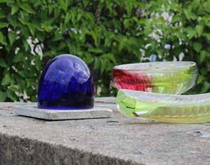 TID FÖR EFTERTANKE Material Glas, betong och metall Konstnär