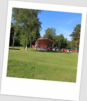 Scenen på campingplatsen är ett av verken i konstprojektet Residence-in-nature, 2016, där man bjöd in konstnärer att fritt vistas och arbeta i Region Kronoberg under en begränsad tid.
