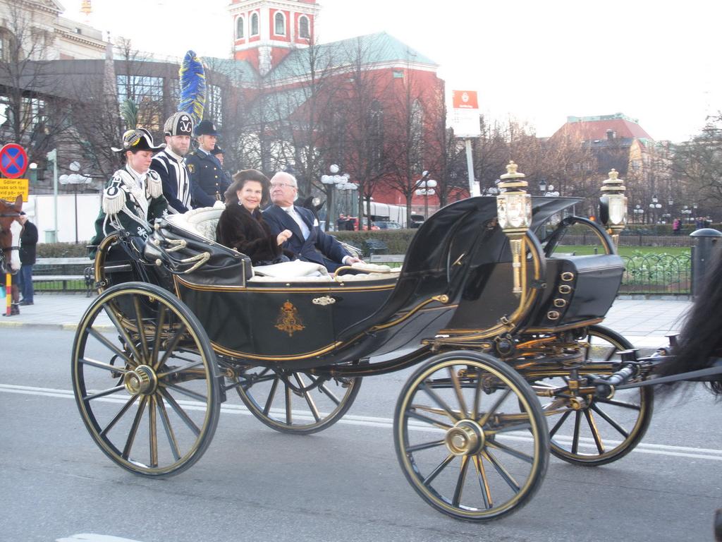 VALBORG på TOLLARE 2016 Valborgsmässoafton bjöd på ett strålande vackert väder. Tur det, för kung Carl XVI Gustaf firade sin 70-årsdag i dag.