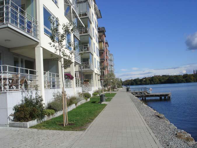 Strandpromenad vid Lux-området (28) Västra PRIMUSPARKEN (29) Området nordväst om Essingeleden är för närvarande år 2007 en byggarbetsplats och en ny park håller på att anläggas med basketplan,