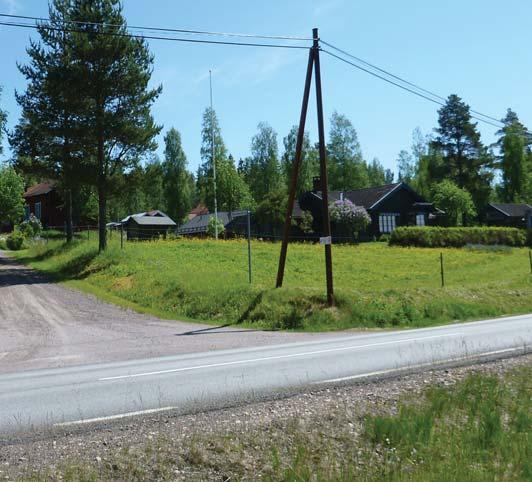 För att området mellan banvallen och vägen inte ska växa igen och minska utblickarna mot vattnet ytterligare rekommenderas markägarna att hålla nere slyvegetation. Figur 4.
