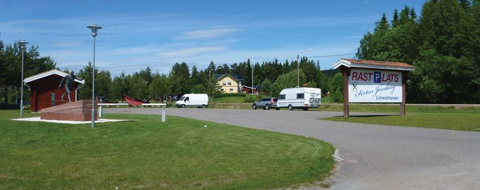 Här förläggs även en gång- och cykelväg som binder ihop vägnätet öster och väster om väg 66 och ökar framkomligheten och säkerheten för de oskyddade trafikanterna.