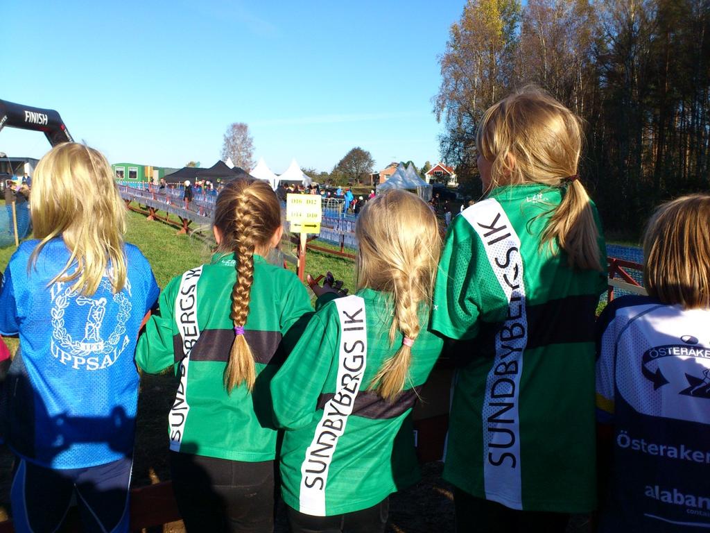 Köpa klubbkläder Det finns en prisvärd klubb T-shirt för ungdomar (funktionsmaterial) Det finns även overall och