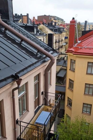 Sida 24 (28) Fotografi från trapphuset vid norra änden av kvarteret Nebulosan. Högst upp, i mitten av bilden anas byggnaden inom fastigheten Nebulosan 32.