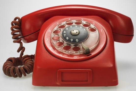 Att skaffa lämplig telefon Olika sätt att överföra ljud från telefon till CI/hörapparat: 1. Genom mikrofon (M-läge) 2. Genom telespole (T-läge) 3.