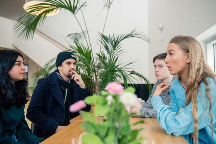 10 10 mars 16 mars 2018 HuddingeDirekt HUDDINGE FÖRSTAGÅNGSVÄLJARE. Sana Rauf, André Lundgren Akbarzadeh, Erik Johansson och Eveline Söderlund ska rösta för första gången den 9 september.