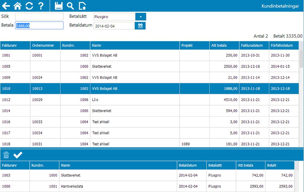 Kundinbetalning I kundinbetalningsrutinen visas alla dina kunders obetalda fakturor. Bilden består av 3 sektioner. Den översta används för att söka och registrera betalningar som dina kunder gjort.
