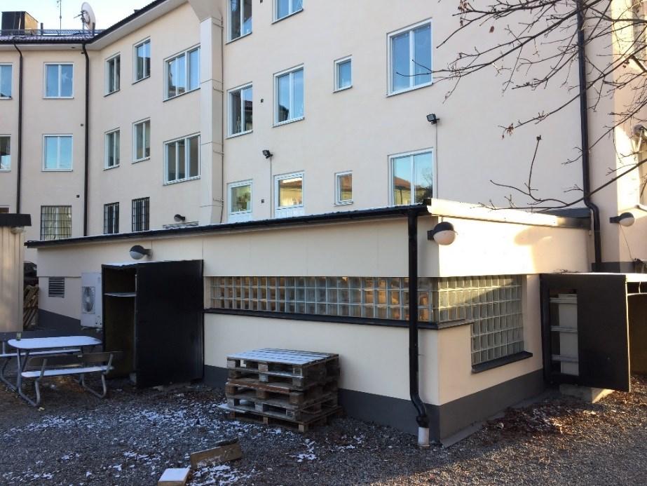 Sida 7 (11) Huset från gårdssidan med den utbyggda bageridelen som beviljades tillfälligt bygglov år 2000.