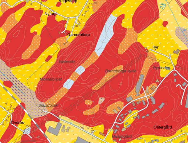 Förutom västra och östra delen av planområdet som är relativt flacka är planområdet mycket kuperat med berg i dagen.
