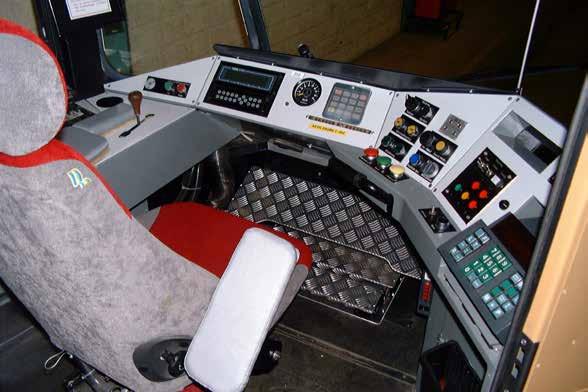 Förarbordets utsida NCS S 9000-N och omkring fönster glanstal 7