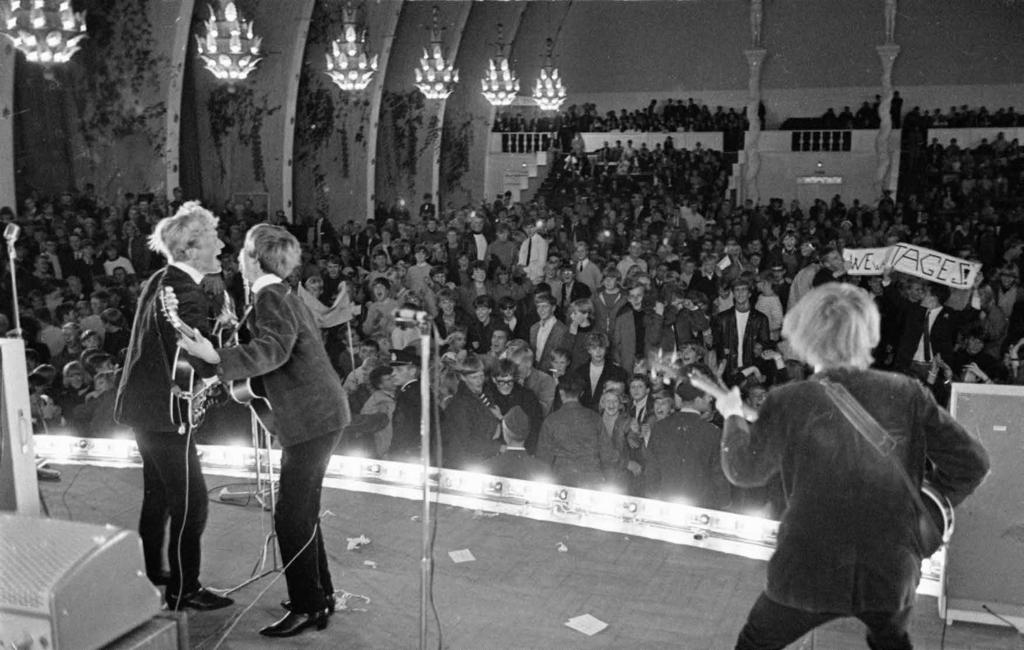 Tages blir västkustens Beatles. Popgruppen Tages spelar i Konserthallen på Liseberg i augusti 1964 och vinner poptävlingen Västkustens Beatles, arrangerad av GT.