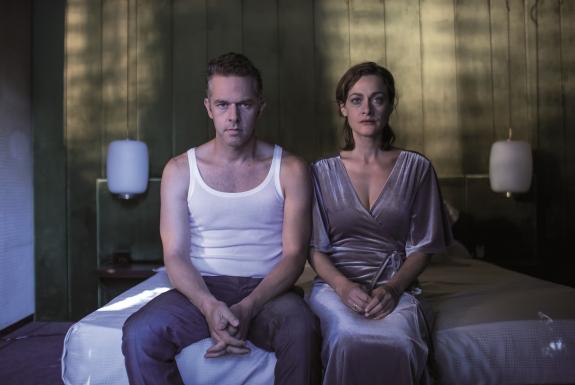 Med Roland borta måste Kimmie axla rollen som familjeförsörjare och ta över sin pappas kriminella affärer. En uppgift han vare sig är redo för eller har vilja att anta.