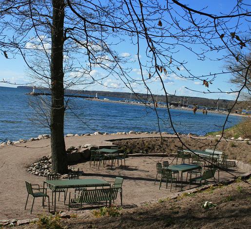 Och om någon har missat det - så är även hamnen muddrad. Numera kan du när som helst öppna grinden i Stadsparken och gå ner till sandstranden vid Guldkroksbadet.