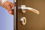 Enkel Snabb Stabil Inga verktyg behövs vid montering Montering av dörrhandtag på bara ca.