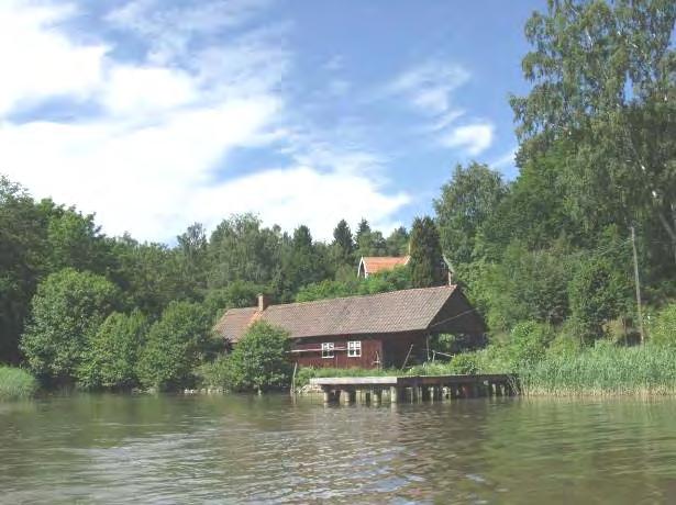 Inledning Under sommaren 2008 har en renovering av den kombinerade ladugården och logen vid Aggaröhamn genomförts.