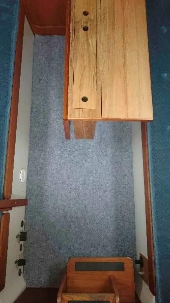 Nästa steg blev att montera plywooden och såga till den större durkluckan, se bilder nedan.