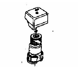 Luftfilter (FIG 61) Rengörning av filter: 1) Skruva loss vingmuttern, ta bort locket och filterelementet. 2) Tvätta filteret i rengörningsmedel, sjölj noga.