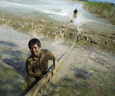 Stöd till översvämningsområden De värsta översvämningarna på åratal påverkade över 1,3 miljoner människors liv i Myanmar; 15 000 hem blev förstörda och nästan 300 000 familjer tvingades tillfälligt