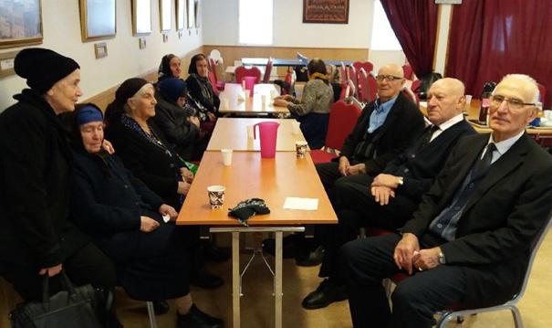 - När jag är hemma och känner mig ensam så brukar jag tänka på våra träffar här i kyrkan, säger Murad Afram. På träffpunkten i kyrkan har vi varandra, vi spelar olika spel och har en kort andakt.