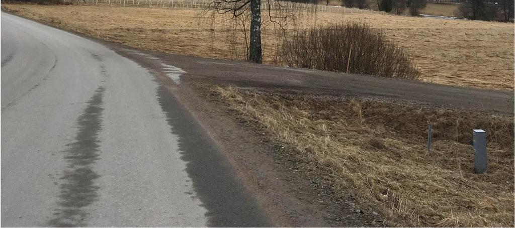 Gång- och cykelbanan avskiljs med en heldragen linje.