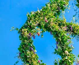 BROFÄSTET 3 Trippelt firande av midsommar Älvgården, Gurkbänken och Larsagården- tre tillfällen att fira midsommar i Vessigebro. Alla tre tillfällena är i sig små guldkorn, säger Dan-Olof Karlsson.
