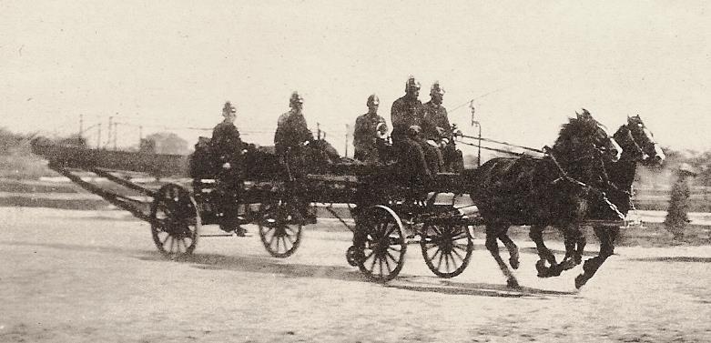 För att undvika folkträngsel på platsen där ångspruta skall arbeta, bör befälhavaren försöka få en poliskonstapel till att upprätthålla ordningen.