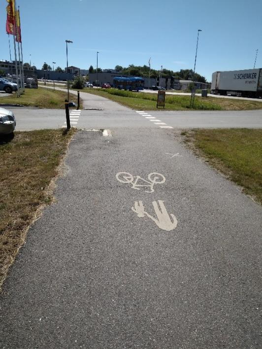 2.2 Gång och cykel Gång och cykelvägnätet i Rollsbo-området är idag osammanhängande.