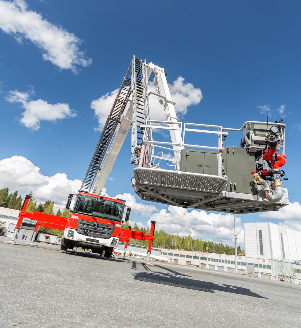 F-XR viktiga egenskaper Arbetshöjder 45 och 60 meter Räckvidd upp till 31,5 meter Räddningsstegar med fasta ledstänger på huvudbommen