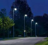 11) Genom att sänka stolphöjden kommer torget att upplevas betydligt mer inbjudande och harmoniskt. Med nya LED-armaturer får vi flera positiva effekter.