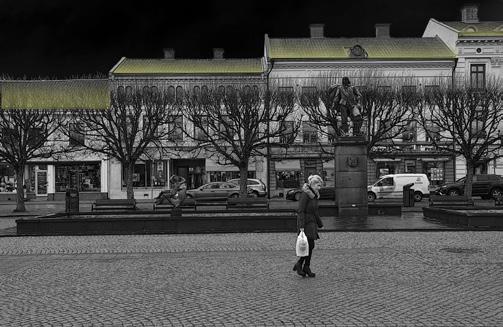 GESTALTNINGSFÖRSLAG FASADER TAK Eftersom Nya Stadens torg är ett stort torg behövs ljus som förstärker rumsligheten.