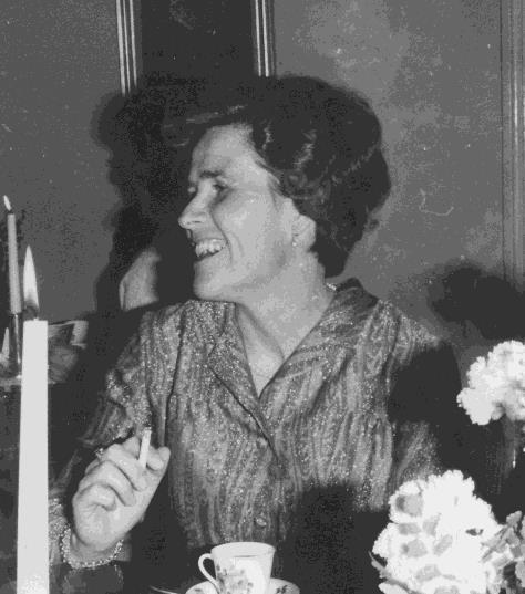 2 Ebbas och Werners barns familjer Familjen Bergström Efter studenten i Gävle började Britta läsa i Uppsala 1942. Hon tog en fil.kand. och lämnade stan för arbete på L.M.