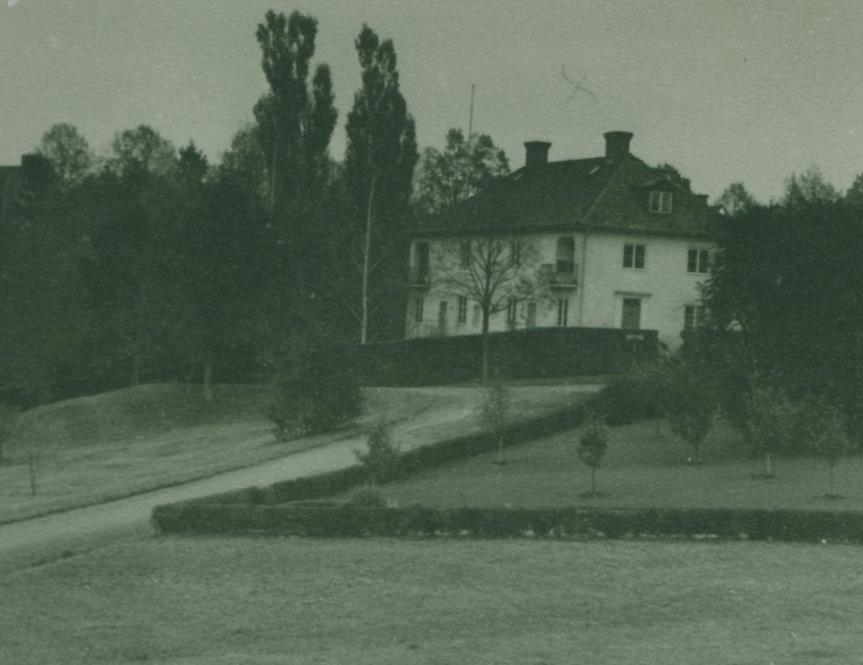 Carl Axel hade syskonen Vivan, gift med Lennart Zigher, Margit, gift med Olle, Ingrid, gift med Bo-Lennart Lindberg, Ove, gift med Birgitta, och Leif, gift med Paula.