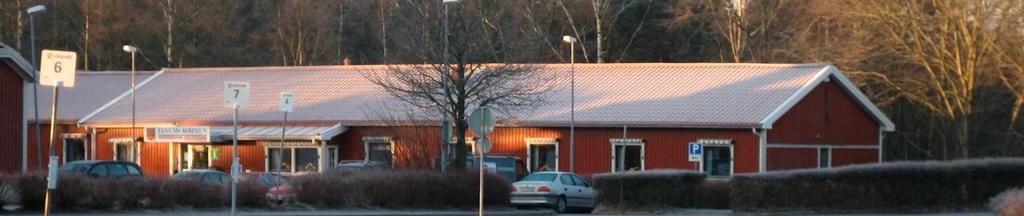 Offentlig service finns inom planområdet. Kommunens verksamhetslokaler i västra delen av planområdet var när de uppfördes på 1980-talet tänkta som ett provisorium.