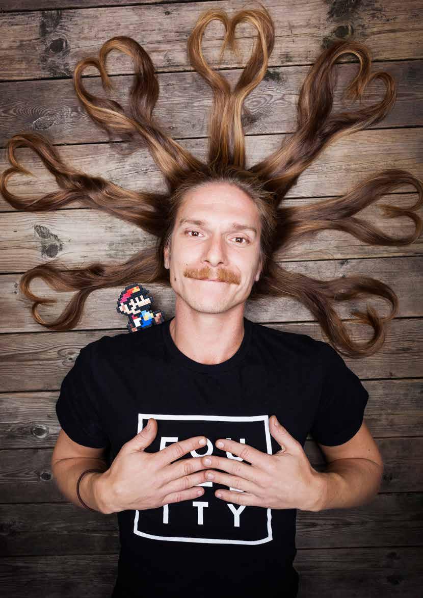 INTERVJU PAPPAS PÄRLOR JOHAN KARLGREN ÅLDER: 38 år. BOR: I Motala. JOBBAR SOM: Pärlplatteläggare.