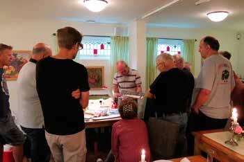 Tobbe Holmberg demonstrerade hur han bygger spår och växlar för smalspår i större skala.