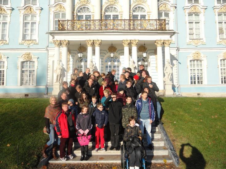 Upplevt under rötträsan! INTERNATIONELLA ADOPTIONSTJÄNSTENS INFORMATIONSBREV December 2013 Innehållet: Upplevt under resan för att bekanta sig med sina rötter s.