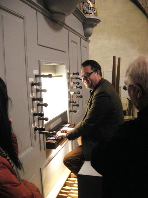 Figur 32. Gren och Stråhleorgeln vid en av invigningshelgens konserter. Foto från nordöst. Foto: Daniel Olsson, Länsmuseet Gävleborg 2015-02-06.