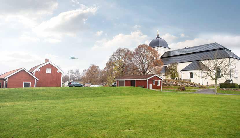 Husen går i tre kulörer, beroende på var i Kimstad kyrkby de ligger. Samtliga är arkitektritade med en modern gestaltning.