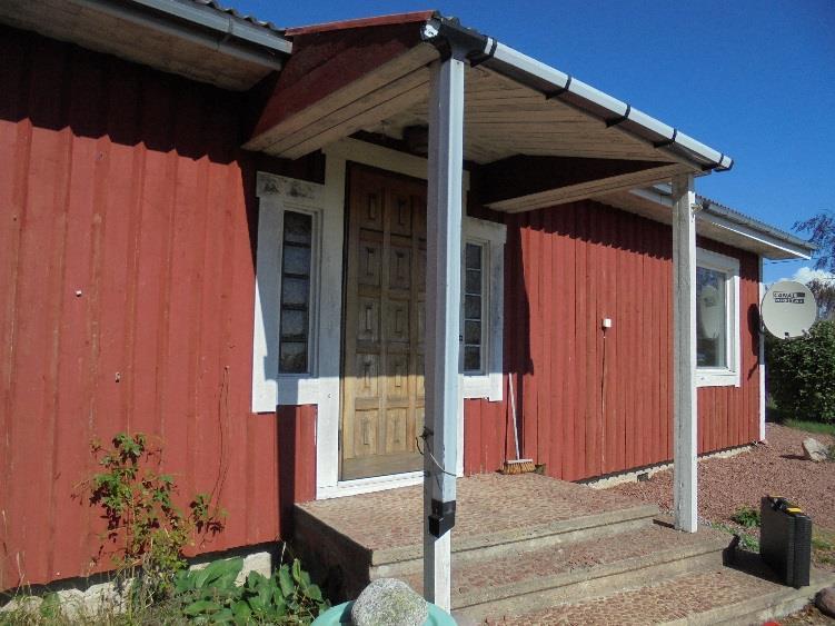 sidorna av den äldre delen bort från huset.