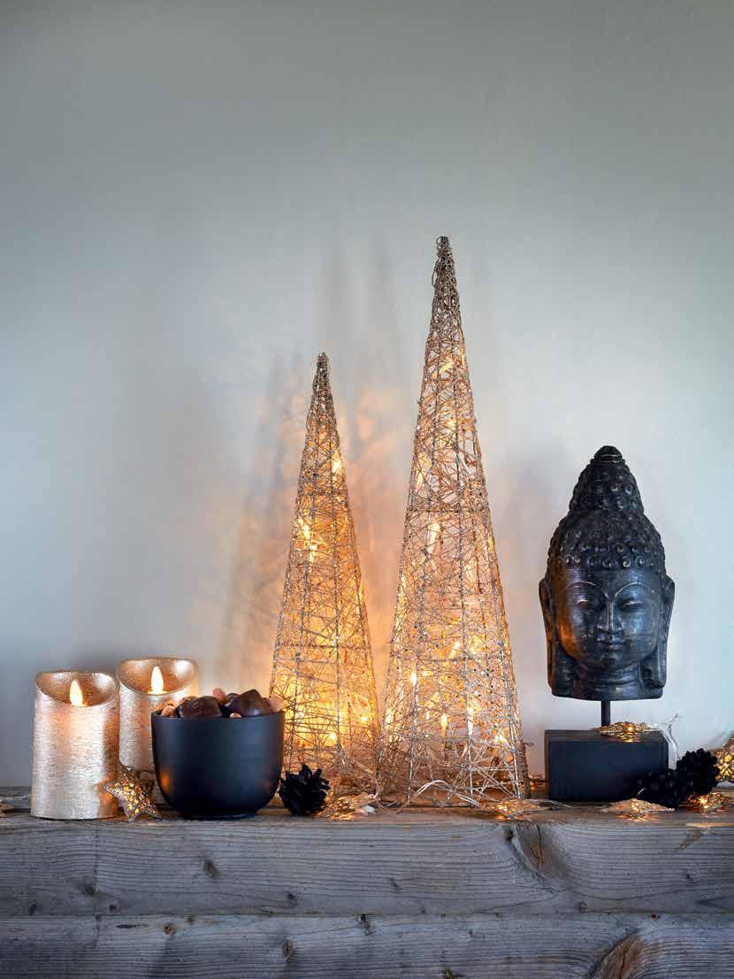 Sparkling Christmas 62 18030 Flame LED blockljus koppar h: 12 Ø: 7 cm 249:-/27,50 20690 Ebony skål h: 9 Ø: 11 cm 299:-/32,90 21580 Sparkling Christmas stjärna ljusslinga batteridriven med 10 ljus*