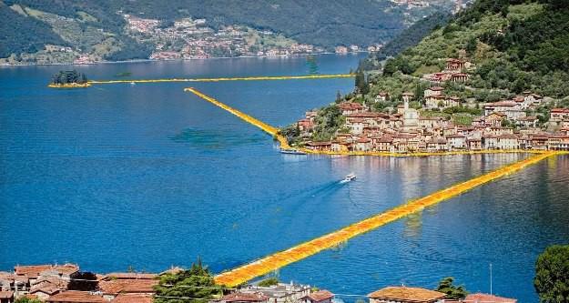 18 Juni till 3 Juli - Lago d'iseo i Bresciaprovinsen i Lombardiet Floating Piers, ett projekt av konstnären och arkitekten Christo. En 3 km lång flytande brygga täckt med 90.