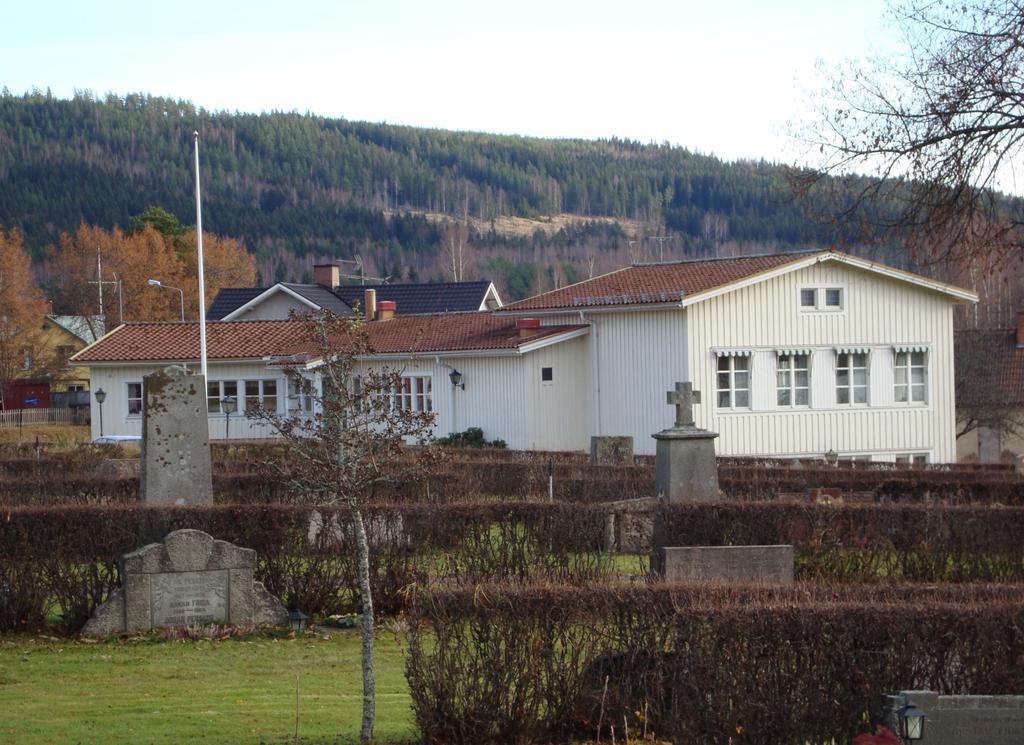 se Assistent: Anna-Karin Lisell 80018 Kyrkomusiker: Urban Karlsson 80545, 070-670 18 22 Vaktmästare: Leif-Arne Eriksson 80009, 070-670 18 23 Vaktmästare: Jörgen Nilsson, 80009, 070-670 18 23