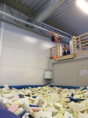 10. Bounce Camp i Varberg Kom till Boune Camp och prova vår trampolinpark med 5 trampoliner, tävlingsstudsmattor och en foampit (skummgummigrop).