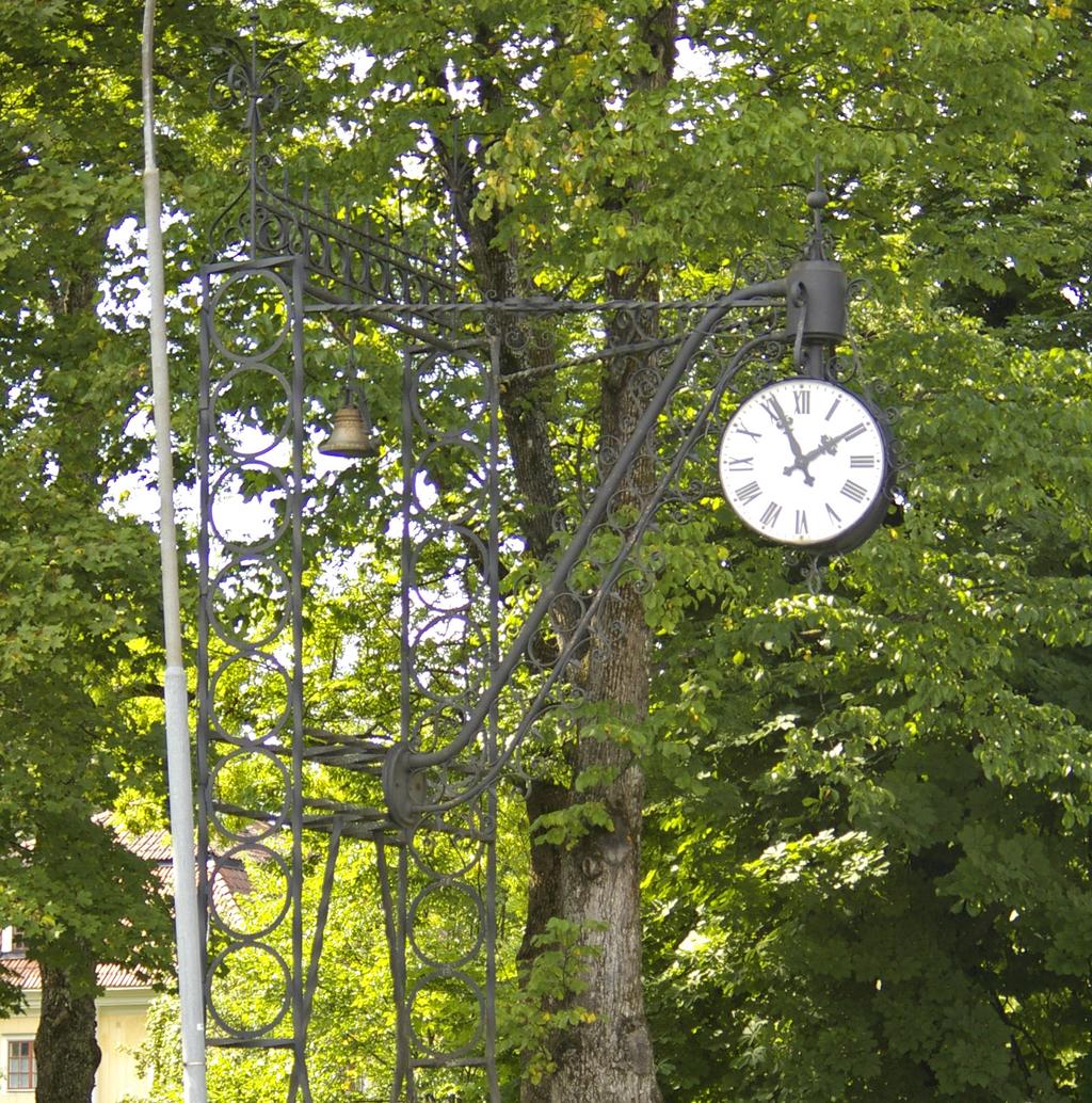 Lördag 12 augusti ÖVRIGT I ÖSTHAMMARS KOMMUN Kl. 10-17 Rådhuset, Öregrund: Konstnären Andréas Hedberg visar målningar i rådhuset intill biblioteket. Ögonblick - Porträtt och naturbilder.